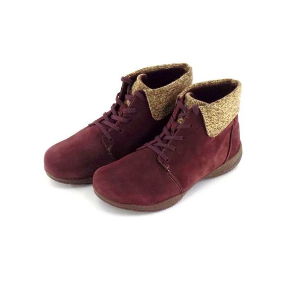 Clarks Suede Ankle Boots Size 9.5 Red Burgundy Sock Collar Lace Up - Picture 1 of 7